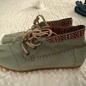 Toms Women's Shoes in Light Green with Patterned Trim